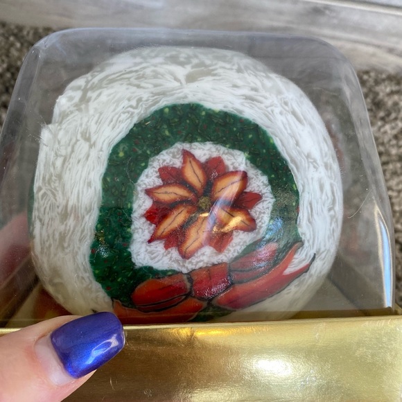 White Christmas Wreath & Poinsettia Design 4” Round Candle- Holiday Decor - Picture 3 of 7